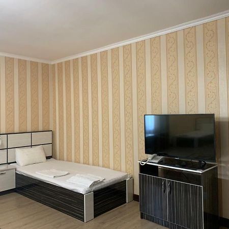 Hotel "Aishadeluxe" Taraz Bagian luar foto