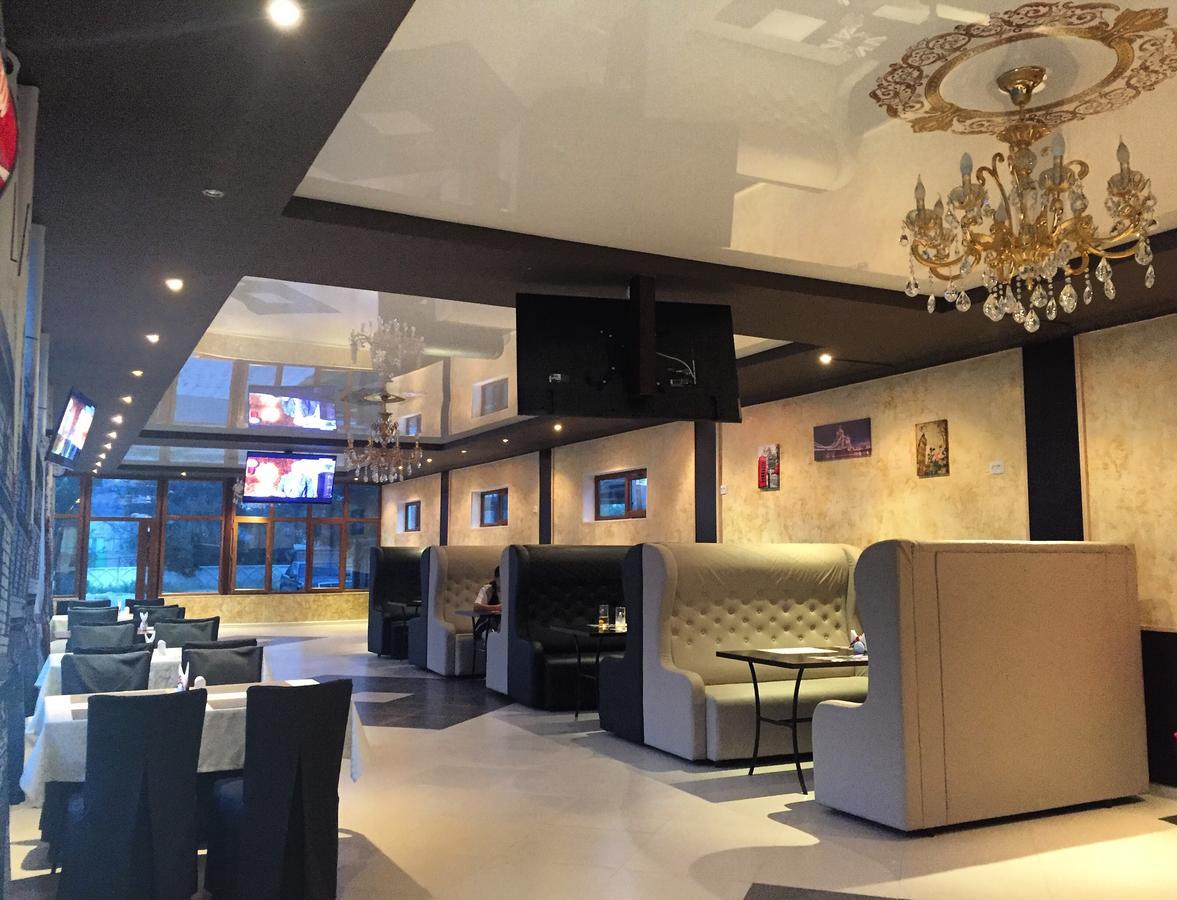 Hotel "Aishadeluxe" Taraz Bagian luar foto