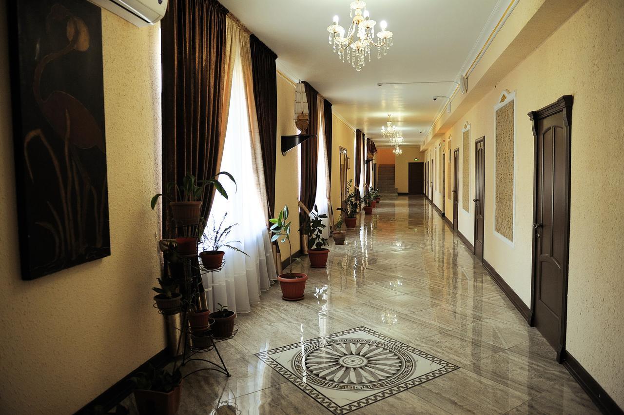 Hotel "Aishadeluxe" Taraz Bagian luar foto