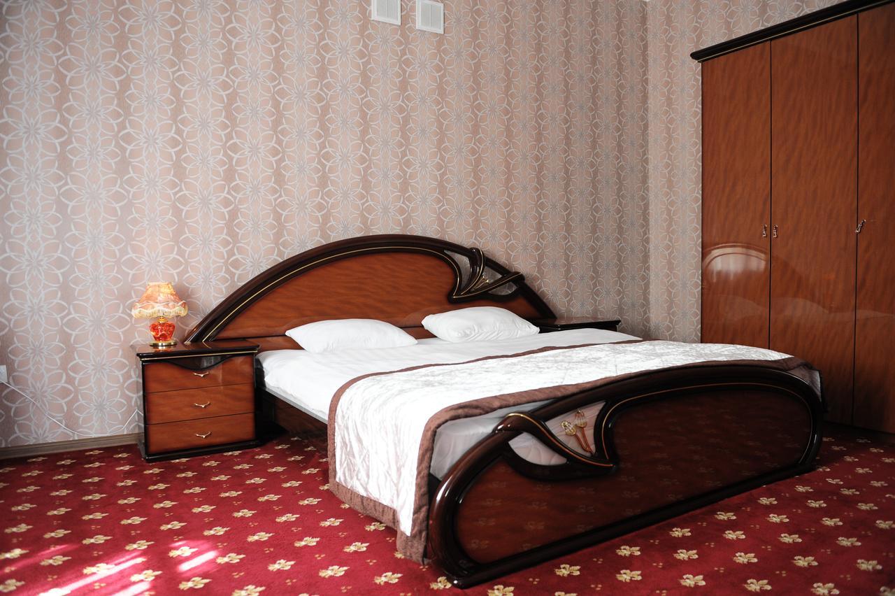 Hotel "Aishadeluxe" Taraz Bagian luar foto