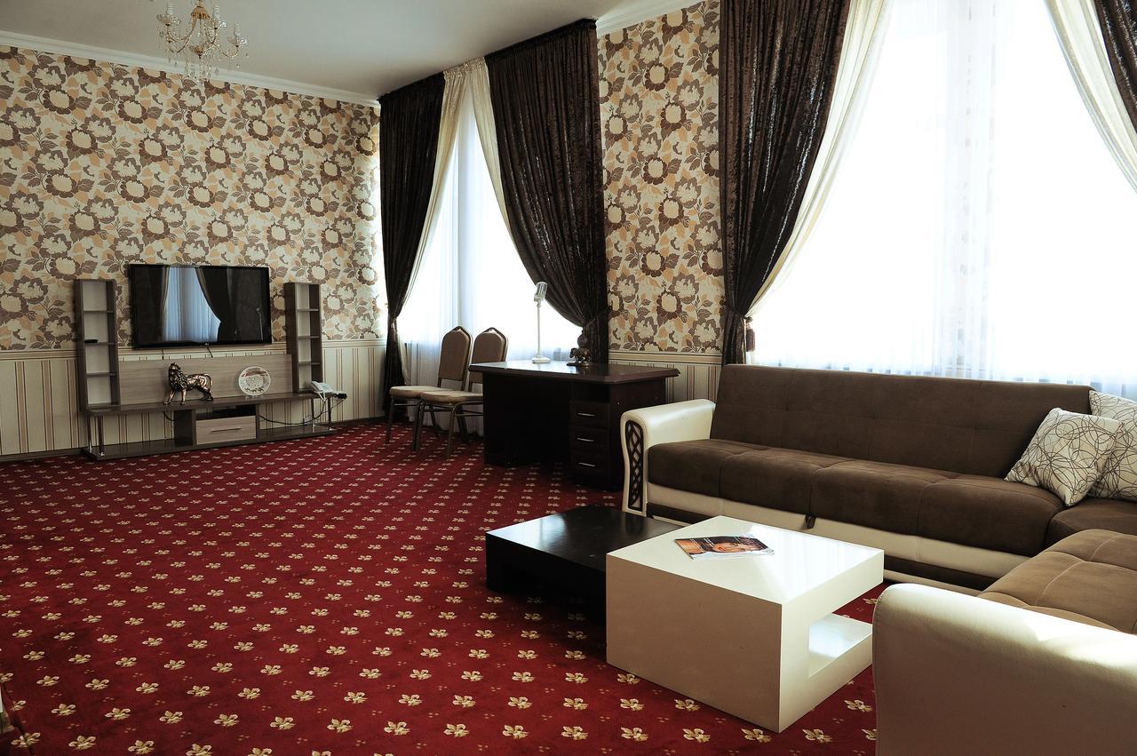 Hotel "Aishadeluxe" Taraz Bagian luar foto
