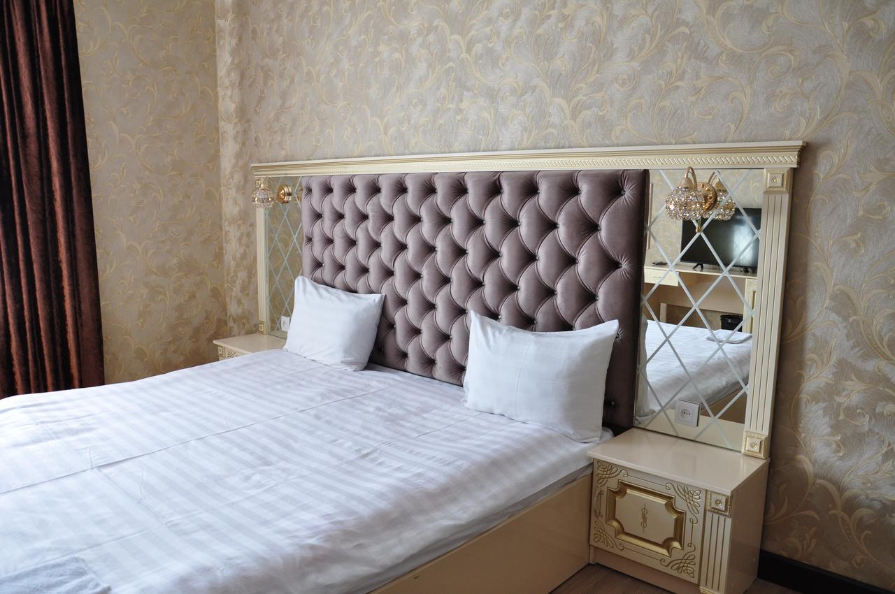 Hotel "Aishadeluxe" Taraz Bagian luar foto