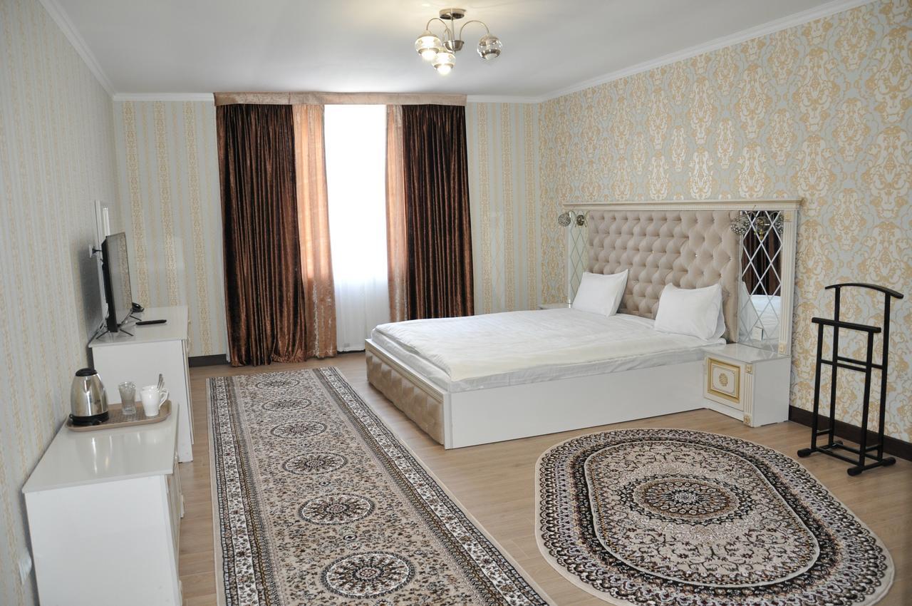 Hotel "Aishadeluxe" Taraz Bagian luar foto