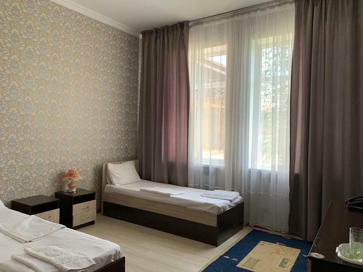 Hotel "Aishadeluxe" Taraz Bagian luar foto